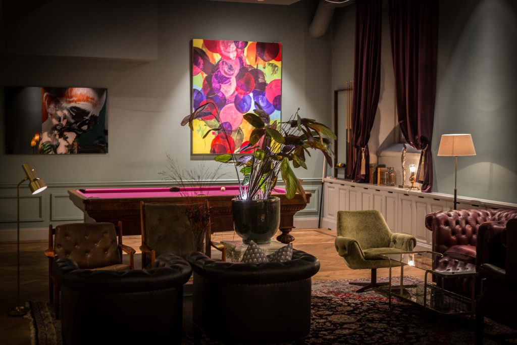 Biljardbord inuti en lounge hos no18